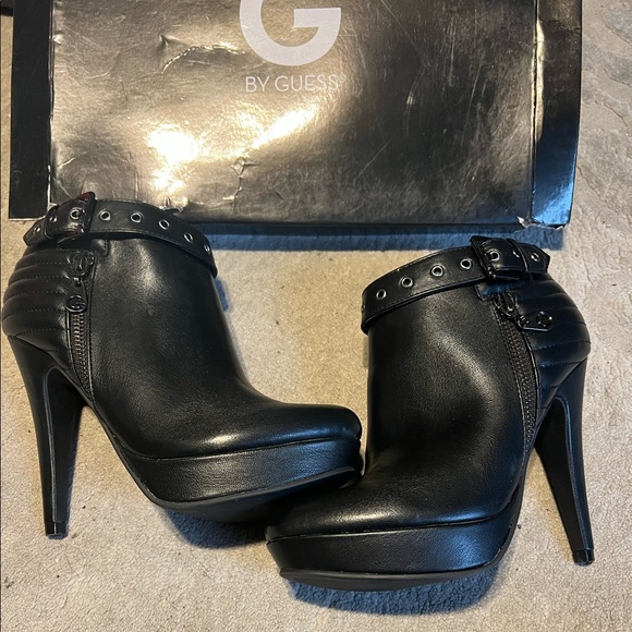 NWB Guess Booties - Picture 2 of 7